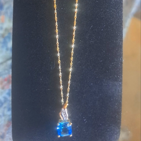 Beautiful Topaz 10k gold necklace. - Picture 1 of 3